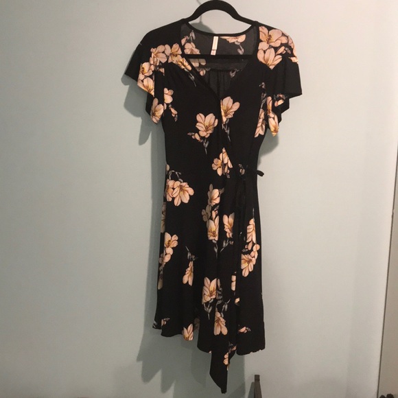 Xhilaration Dresses & Skirts - Floral wrap dress